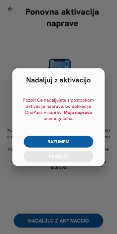 Obvestilo znotraj aplikacije OnePass opozarja uporabnika na posledice aktivacije na novi napravi. Prikazano je pojavno okno z naslovom »Nadaljuj z aktivacijo«, ki opozarja, da bo aplikacija OnePass na trenutni napravi onemogočena. Na voljo sta gumba »Razumem« in sivo obarvan »Prekliči«.
