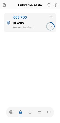 Prikazana je šestmestna enkratna koda v aplikaciji OnePas.
